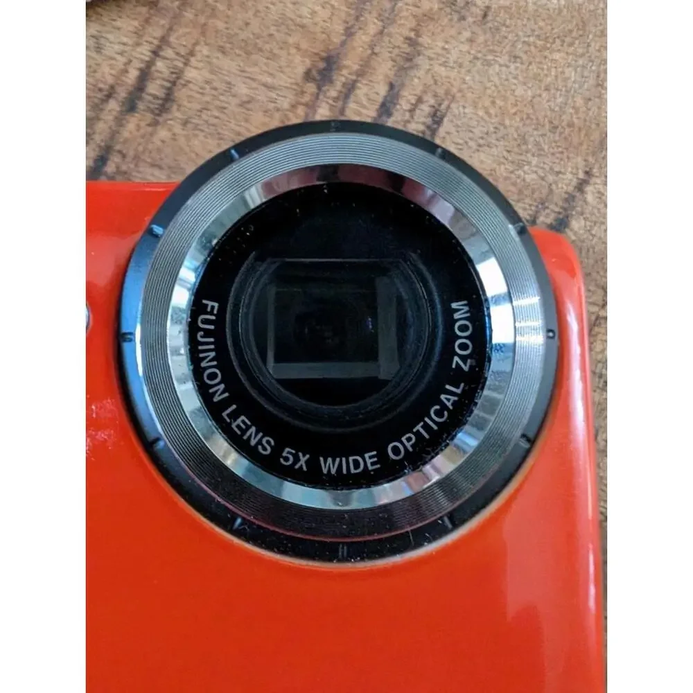 Fujifilm FinePix XP70 16.4 Mega Pixels 5x Optical Zoom Compact Digital Camera 🍊